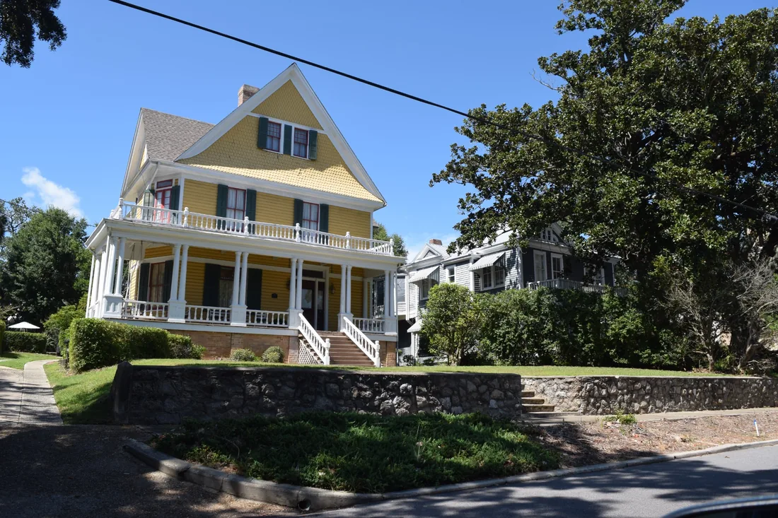Yellow historic home in North Hill, Pensacola